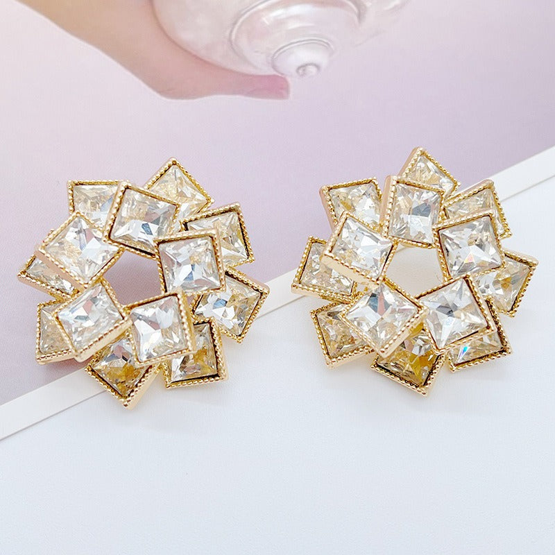 Golden Diamond Heavy Industry Maze Square Earrings for Women's Super Flash Trendy Dinner Earrings